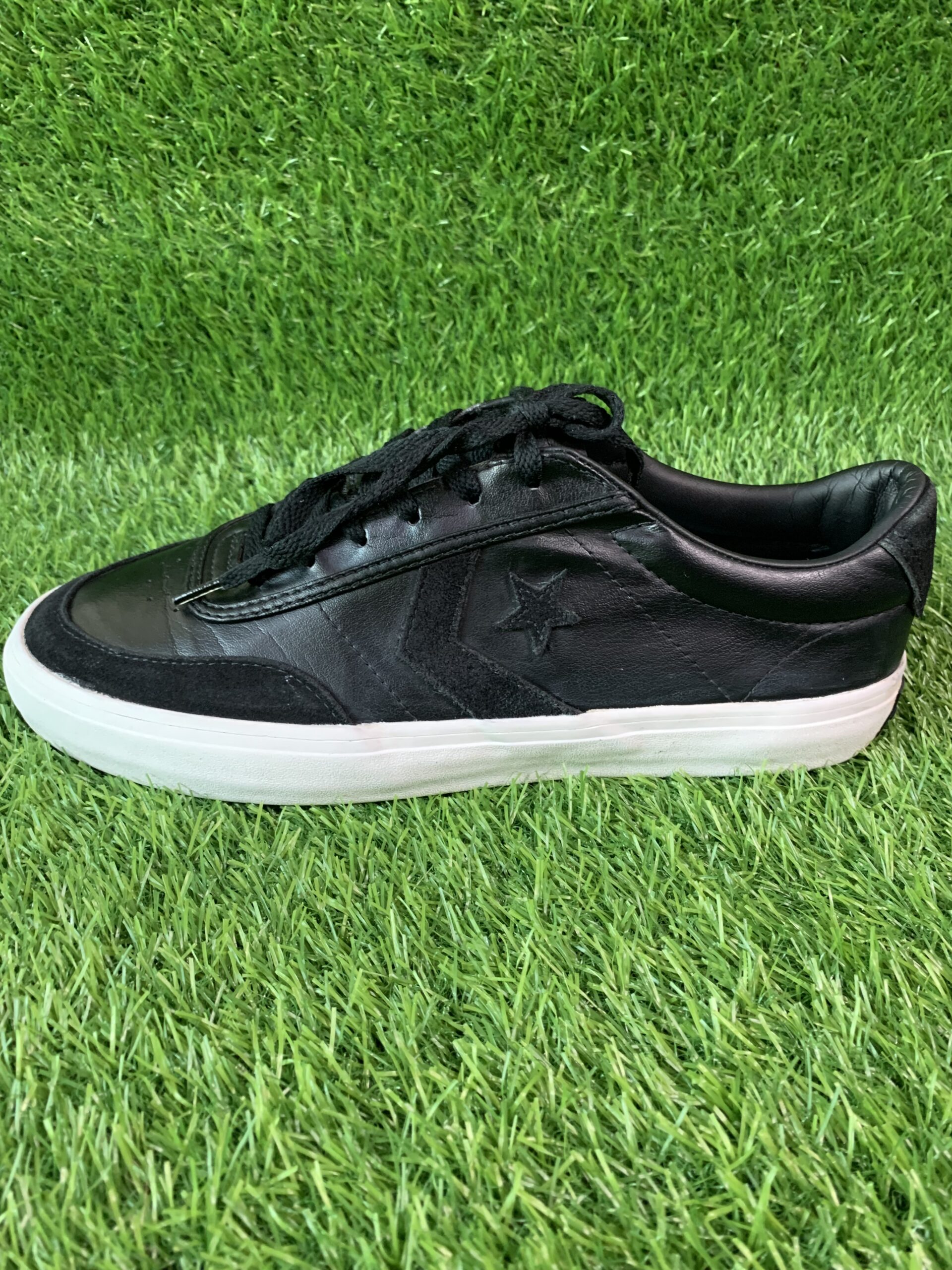 Converse Unisex Courtland Leather Suede Low Top Sneaker