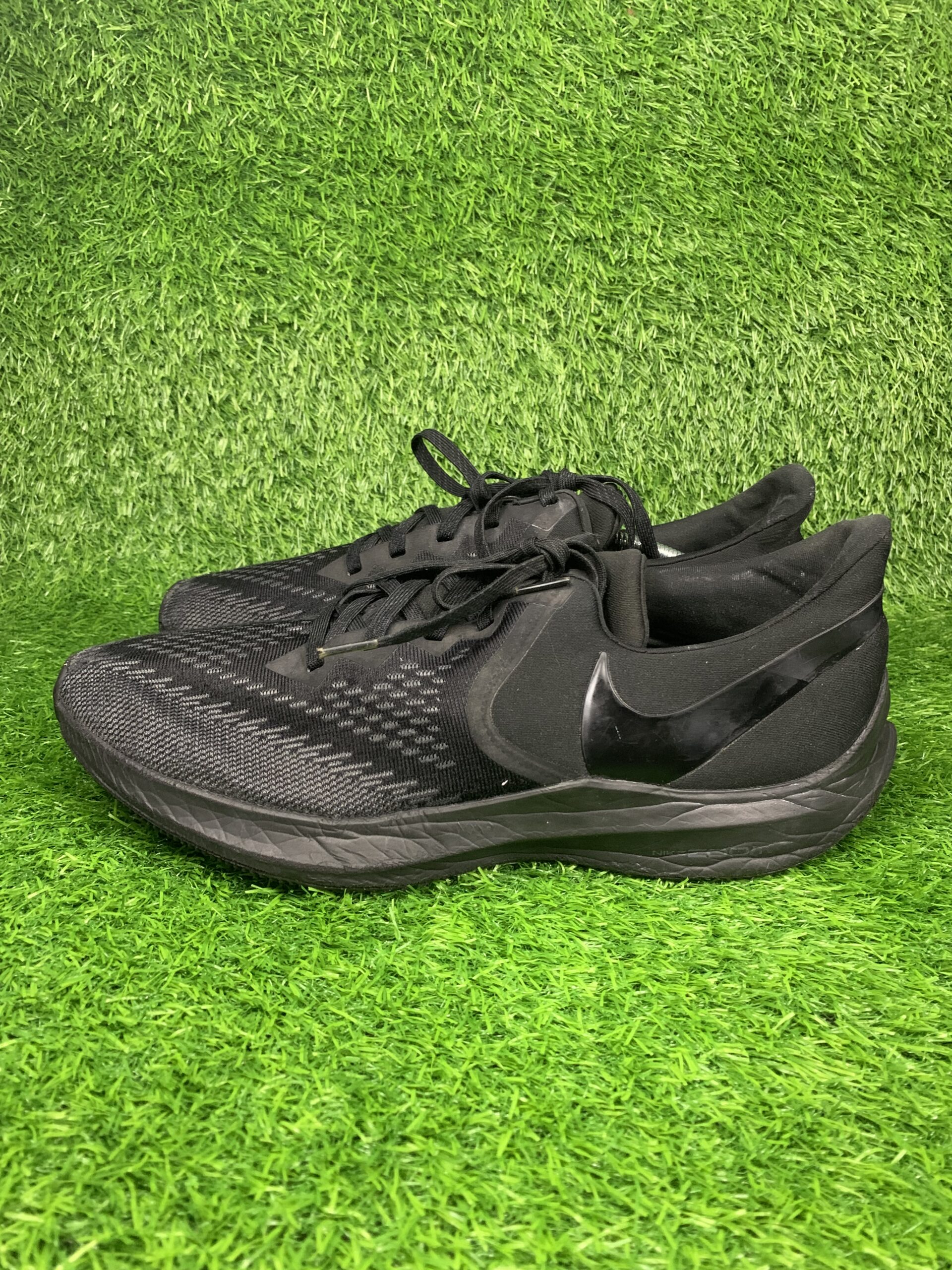 Nike Air Zoom Winflo 6 running shoes