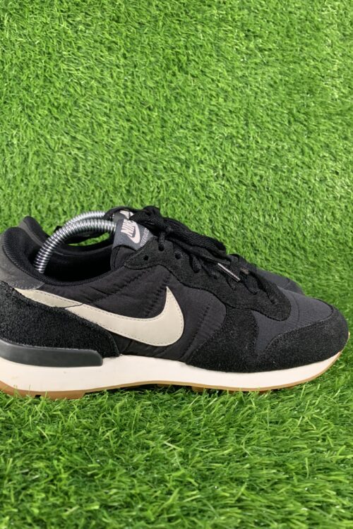 Nike Internationalist