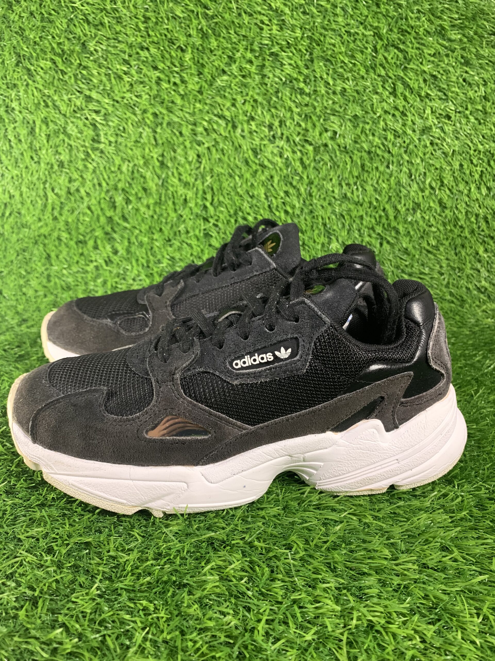 Adidas Falcon sneaker