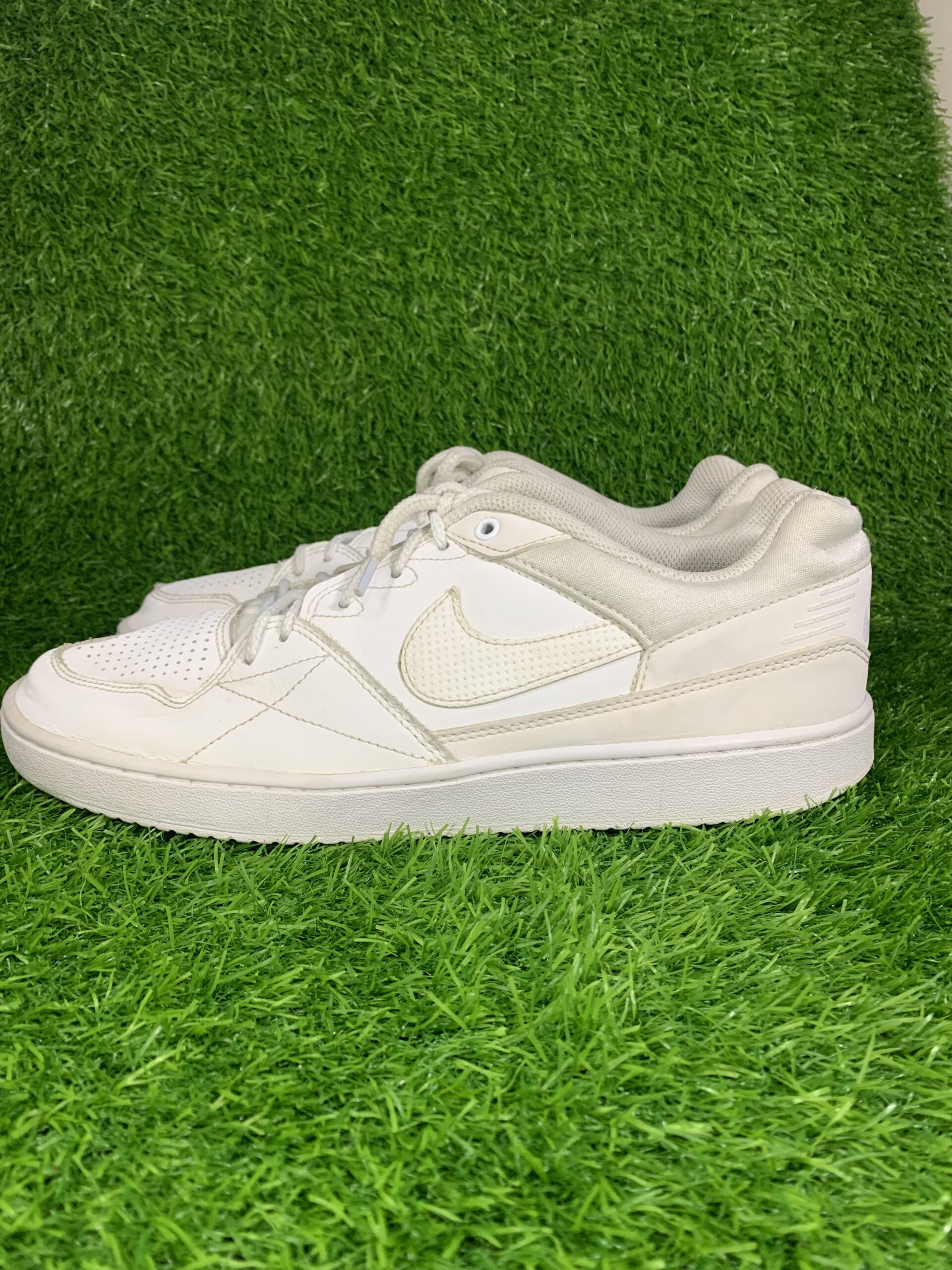 Nike Leather Priority Low sneakers