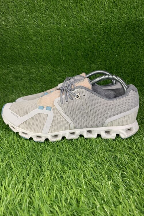 On Cloud 5 running shoe