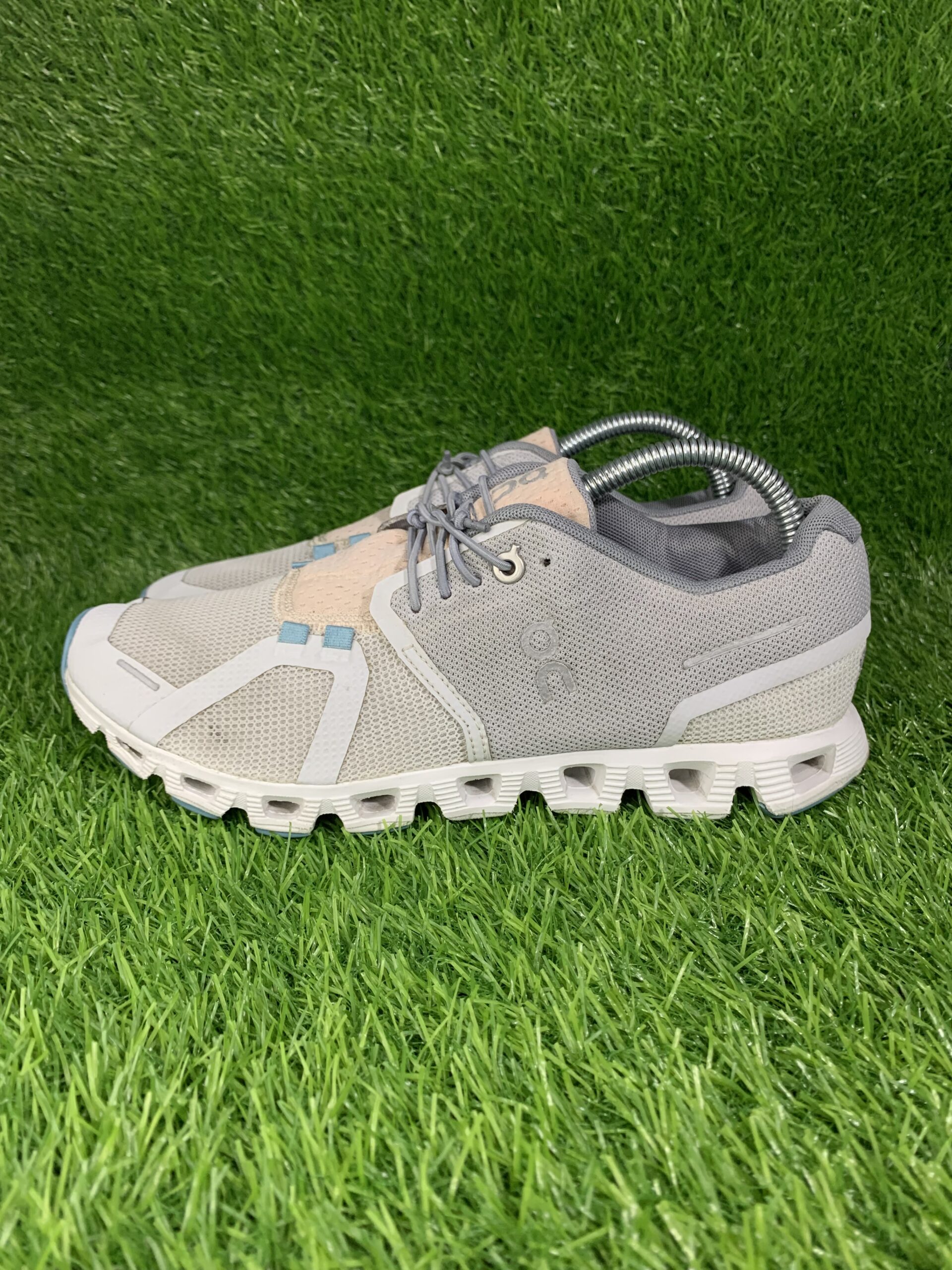 On Cloud 5 running shoe